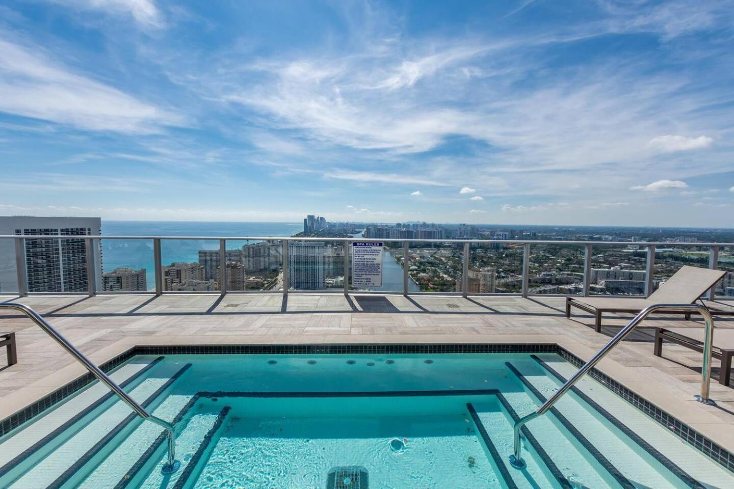 הוליווד Amazing Apartments At H Beach House מראה חיצוני תמונה